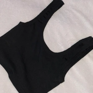 Linne - Ett svart kroppar linne från SHEIN i storlek XS. Jätte söt men var tyvärr för liten så helt oanvänd. Säljer den för 40kr+frakt 