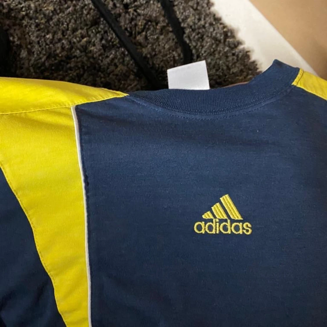 Vintage Adidas Spellout shirt  - 90