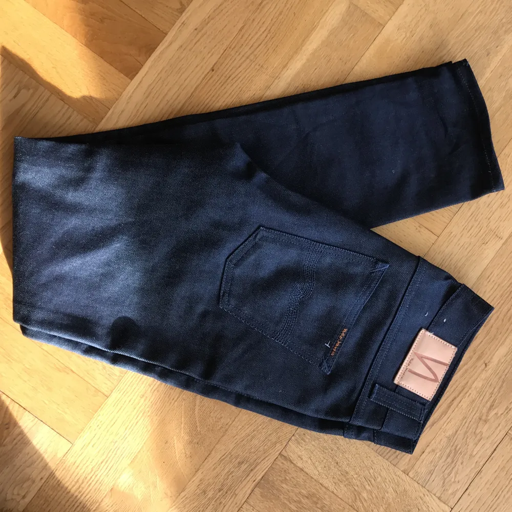 Nudie jeans sjukt bra kvalitet! Knappt använda (min kille har för många jeans..) herrmodell, strl 30/32 👖 . Jeans & Byxor.