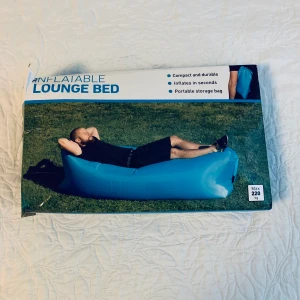 Lounge bed (airbed) - Helt ny, kartongen är öppnad för att jag ville kolla på den men den är aldrig använd.