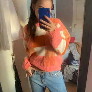 Cool stickad tröja - Super fin stickad tröja, tyvvär vet jag ej vad märket är men har för mig att det är gina💓 storlek M skulle jag säja!