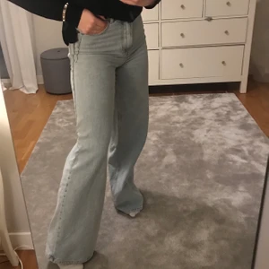 Jenas zara - Super fina Jeans från zara endast använda 2 gånger då dem bara inte kommit till användning. Köpta för 399kr, säljer för 180kr