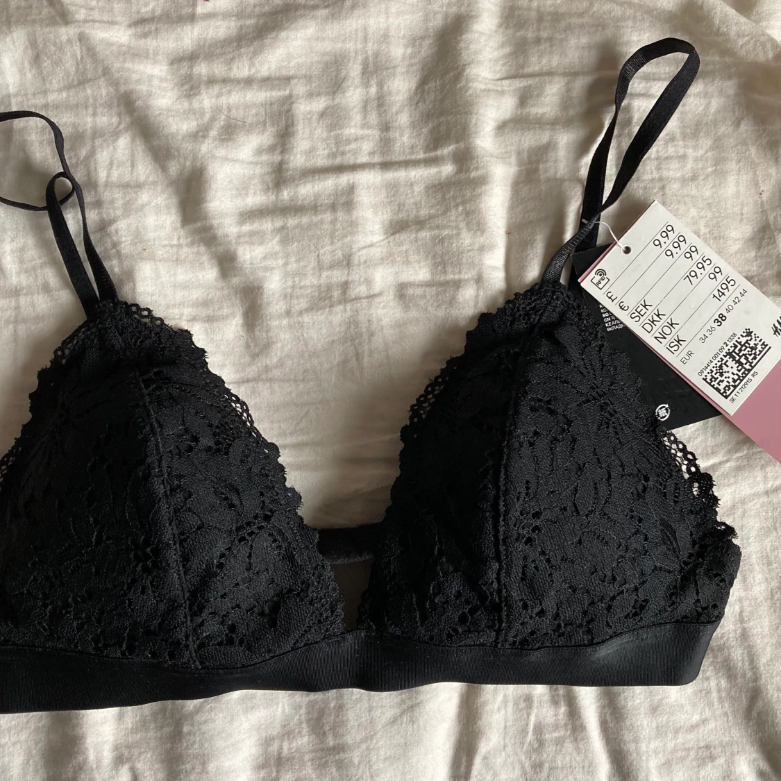 Oanvänd bh med prislapp