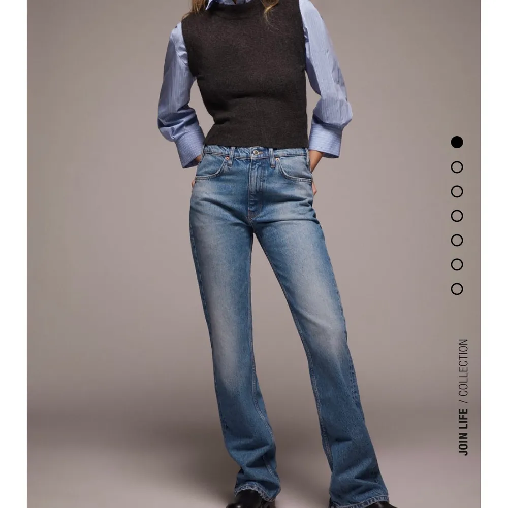 Super snygga slutsålda zara jeans i vintage stil. Helt oanvända med lappen kvar! Buda från 300❤️❤️. Jeans & Byxor.