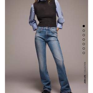 Super snygga slutsålda zara jeans i vintage stil. Helt oanvända med lappen kvar! Buda från 300❤️❤️