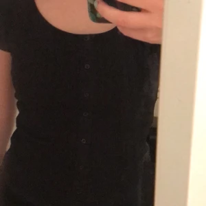 trendig tröja - så fin, bättre att nån hittar andvändning för den än att den ligger i min gaderob. 