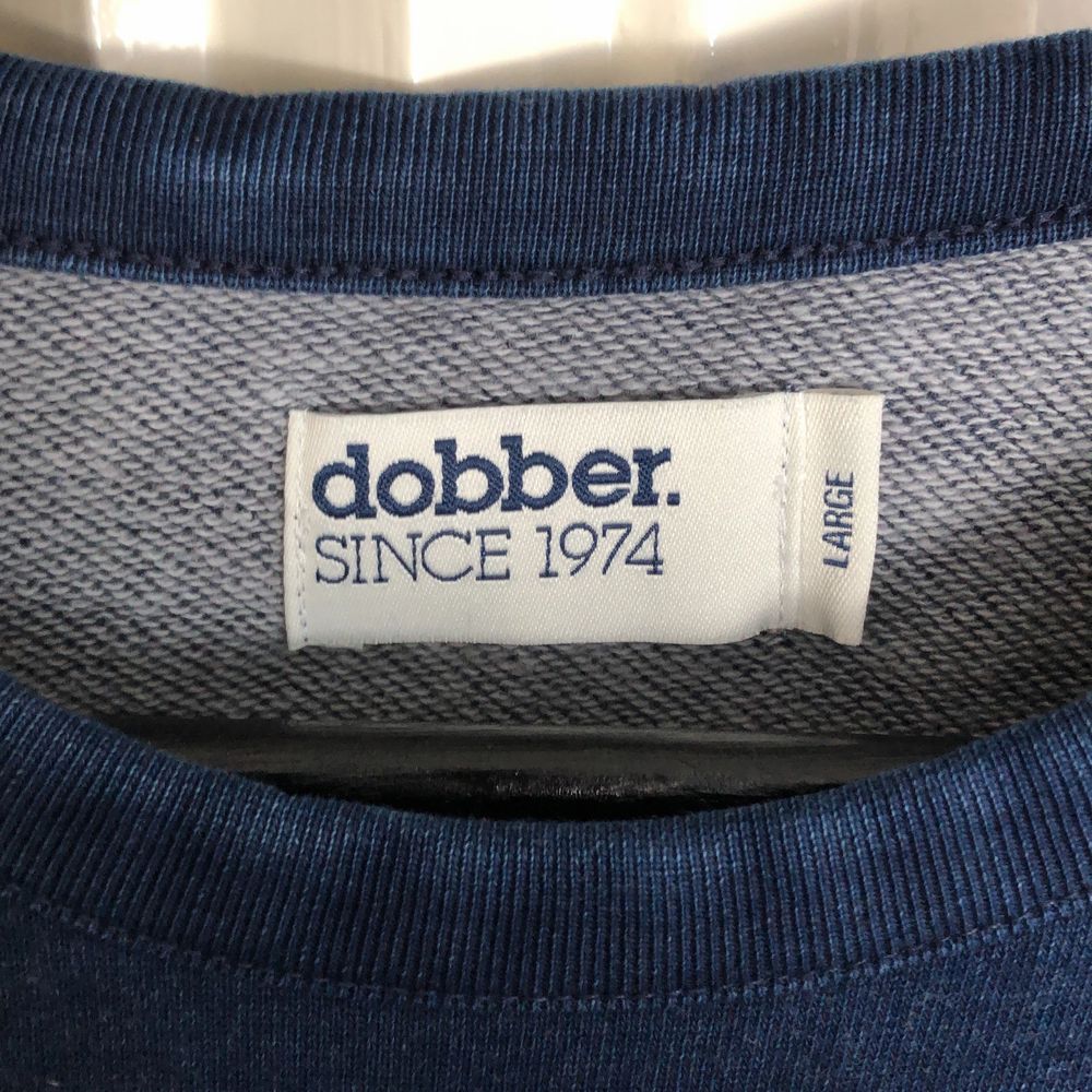 Blå sweatshirt från Dobber. Tröjor & Koftor.