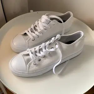 HM vit sko aldrig använd 
