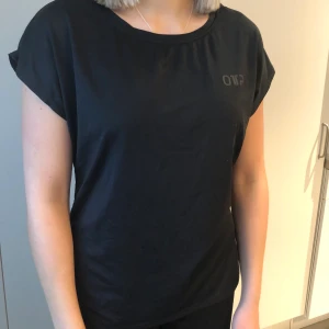 Träningströja - Svart basic Träningströja. Storlek M. Köparen står för frakten.