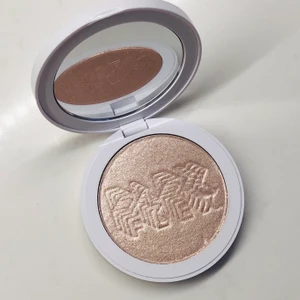 Milk Makeup, Flex Highlighter, Lit  - Milk Makeup, Flex Highlighter, Lit  Skick: Endast testat Nypris 329 kr  Pris: 90 kr