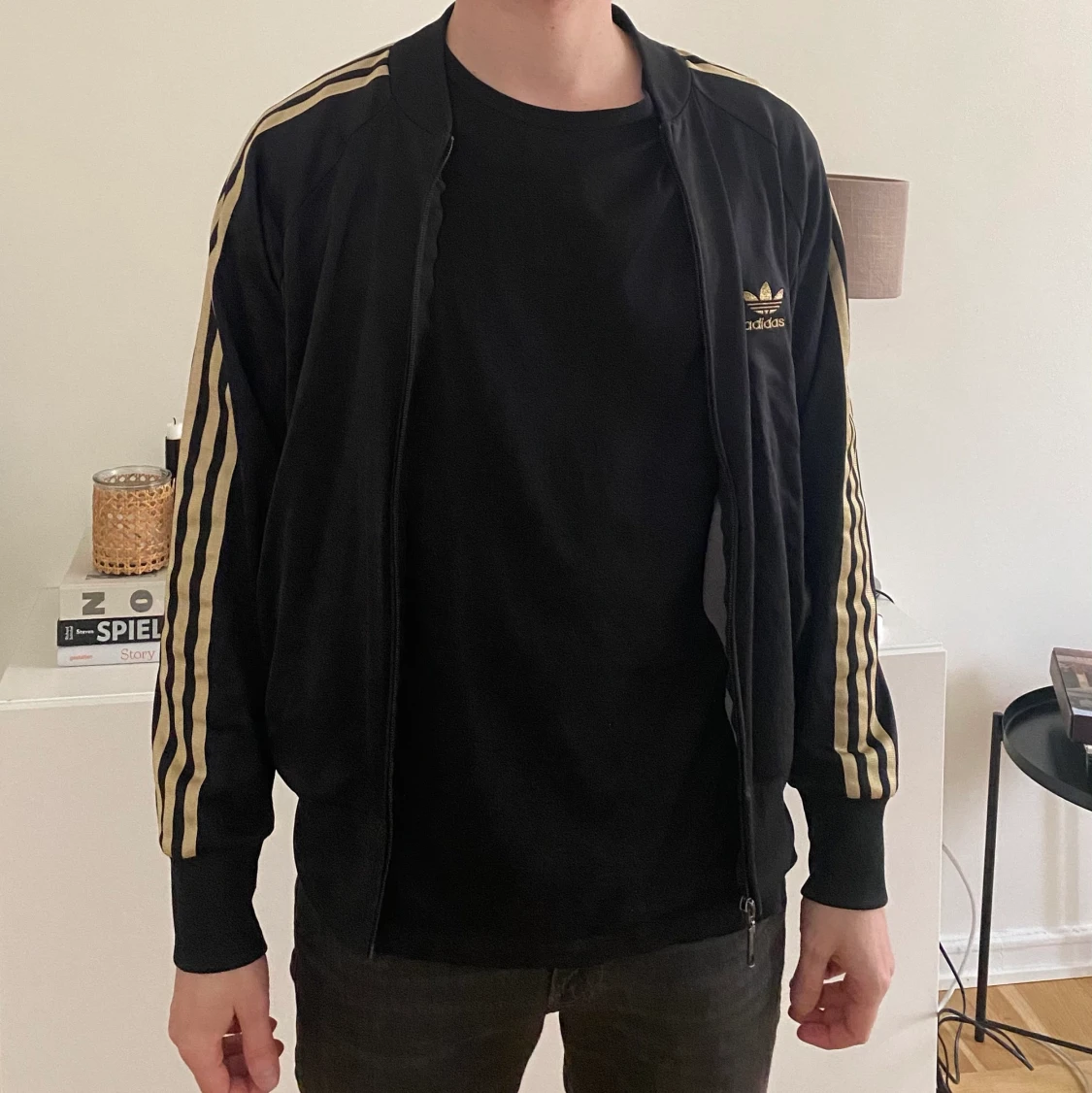 Adidaströja svart/guld herrmodell