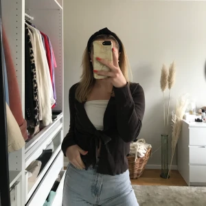 Fin mörkbrun kofta - Så fin mörkbrun kofta i storlek M men passar mig som brukar ha S