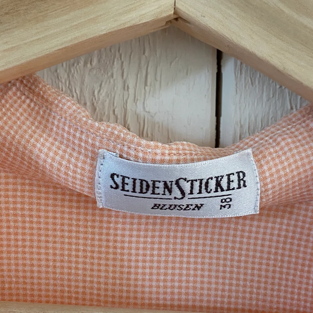 Luftig och snygg skjorta från Seiden Sticker. Bra skick. . Skjortor.