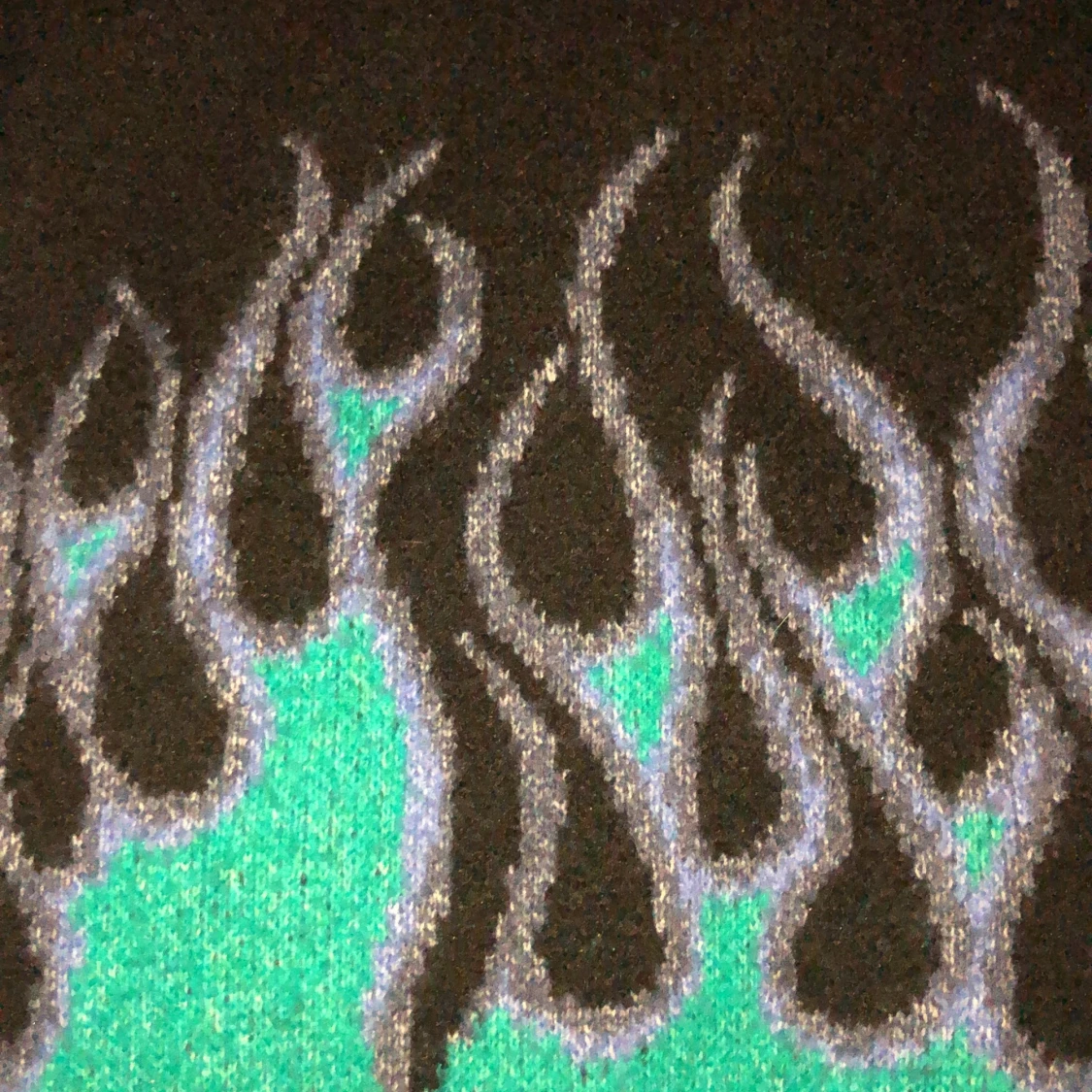 Stickad tröja med flammor - 91