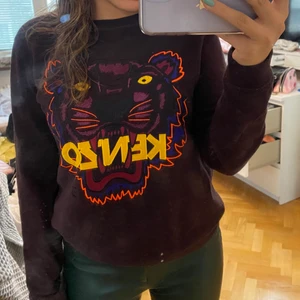 Kenzo tröja  - As skön tröja från Kenzo! Storlek M men passar mig som har S. 200kr + 44kr frakt💕