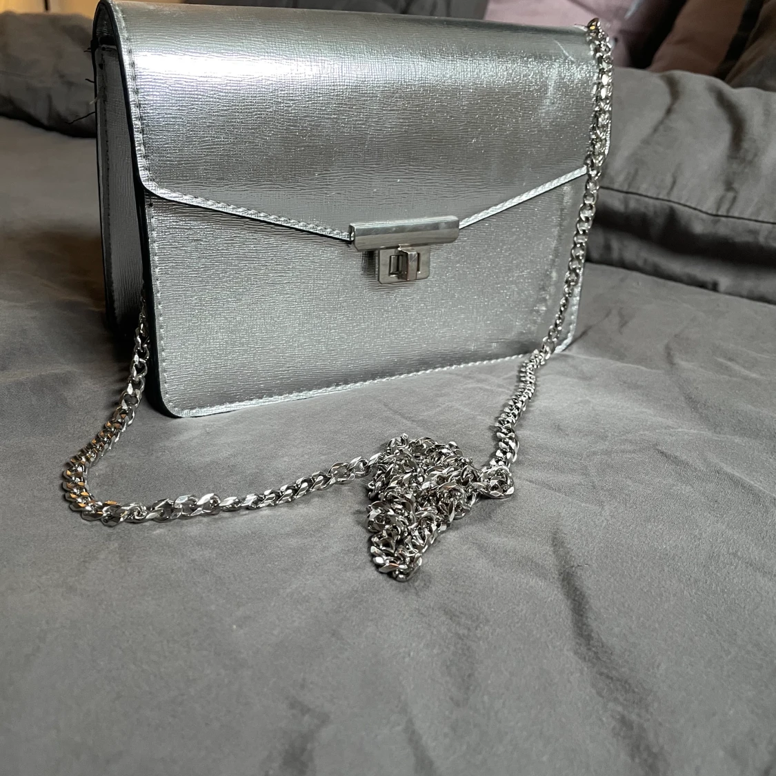 Silvrig väska  - 91