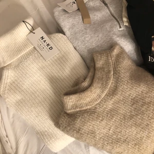 Näst intill oanvända kläder  - Olika tröjor, för mer info skriv privat! Dem från NA-KD är helt nya och oanvända, de andra är använda fåtal gånger! Storleken varierar mellan XXS-S 🥰  priser varierar