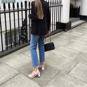 Jeans från H&M - Jeans från h&m i storlek 36.