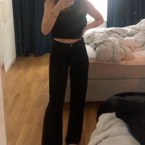 Levis ribcage wide leg  - Super snygga jeans från Levis i modellen ribcage wide leg som sitter bra på mig som är 1.63. köparen står för frakten💓