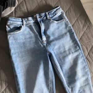 Jeans - Skinny jeans med mycket stretch använda några gånger men i fint skick, djurfritt