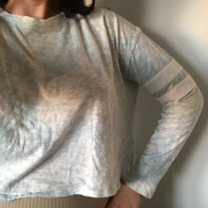 College tröja - Blå/vit-mönstrad tröja passar XS/S