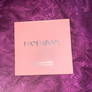 Matte liquid lipstick - Helt nytt och oanvändt sätt med matte liquid lipsticks från handaiyan, vet inte priset på detta dock fick nämligen detta i födelsedag present, känner att jag inte har någon användning av detta eftersom jag själv inte är ett stor fann av dessa läppstift 
