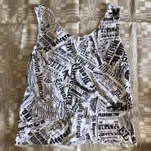 Roligt linne 90s - Jäkla roligt linne, tror det är 90-tal. I bomull och fint skick. Längd: 59 Byst rakt över: 46