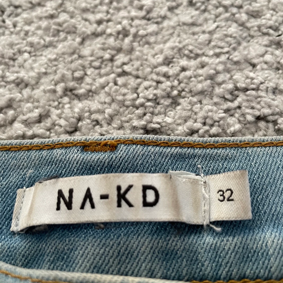 Blå jeans med slits - 91