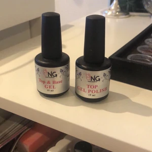 Top gel  - Säljer nu dessa två ifrån nagelgiganten 50kr st 