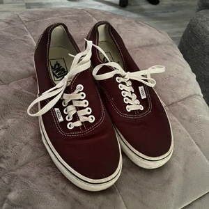 VANS sneakers - svarta  - Storlek 8.5 (39) Använda ett fåtal gånger. Priset + frakt 