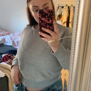 Grå tjocktröja - ❤️