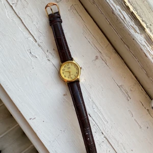 Klocka - Superfin klocka jag köpte för ett par år sedan. Uret har stannat så behövs att man startar om det på exempelvis ur&penn 