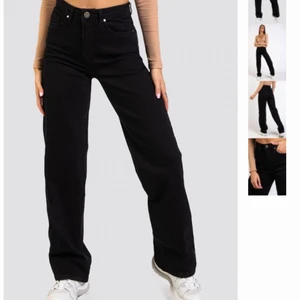 Madlady jeans - Knappt använt dom, Max 2-4 gånger. Dom sitter skit snyggt på och vid rumpan men jag har tappat intresse för dom därför säljer ja dom. Köpte jeansen i vintras för 549kr i storlek 36