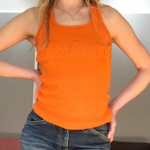 Dolce Gabbana linne S - Fint D&G linne med strass. Fint skick men några stenar har ramlat av vid tvätt!