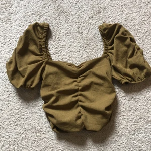 fin tröja - använd runt 3 gånger, jättefin men inte riktigt min stil längre. kan mötas i blåsut eller stuvsta eller frakta men du står för kostnaden!💓