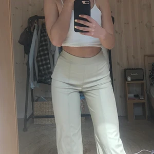 Byxor - Jättesnygga skinnbyxor, älskarrrrr verkligen har dock 2 par💞⚡️