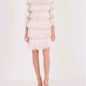 By MALINA klänning - Hej! Jag säljer nu min by Malina klänning som jag köpte för cirka 2 år sedan. Har använt den 3 ggr och är i mycket fint skick! Den är i storlek M men passar även mig som är en S annars. Säljer pågrund av att jag inte har användning för den. Budgivning från 800kr. Köptes för 1800kr. Köparen står för frakten.