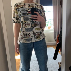Zara Disney collection t-shirt  - Zara Disney collection t-shirt. Supercool med tjockt snyggt material. Knappt använd så superbra skick. 
