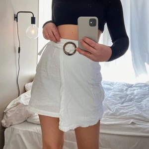 Kjol - Söt linnekjol från Nakd m ett skärp i midjan🤍