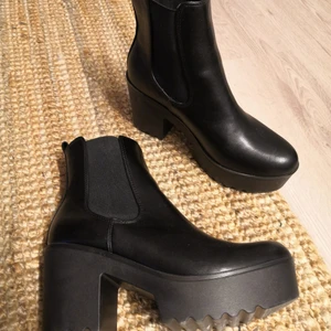 Black platform boots - Black platform boots, only used once. The heel is 8cm. 