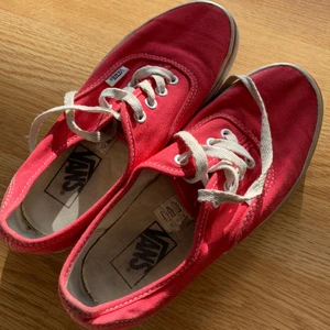 Vans storlek 38/37 - Små i storleken skulle säga mer 37. Använda 