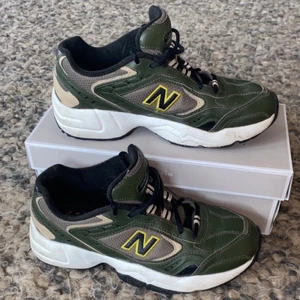 New balance skor st39 - Säljer dem då de inte kommer till användning längre köpte dem förra våren, dem är välanvända men i ganska bra skick