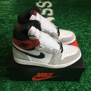 Air jordan 1 high smoke grey - Size US 9,5 = EU 43. Brand new with tags. All og + receipt. 2650 sek / 265 €. Buyer pays the shipping cost. For more information please go visit @xhibitshop on instagram.