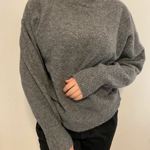 Grå stickad - Stickad tröja grå strl s