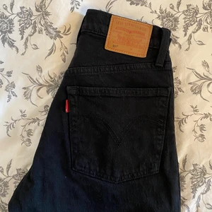 501 Levis Jeans🖤 - Superfina svarta 501 jeans ifrån Levis!! Fint skick, säljer då dom är för små💗💗