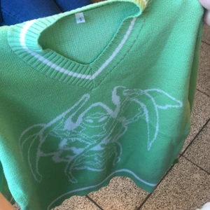 Stickad golftröja strl S - Säljer denna fina tröjan som tyvärr inte passade mig, helt ny och oanvänd i storlek S