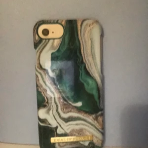 Ideal of Sweden skall - Tre stycken fina ideal of Sweden skal som tyvärr inte kommer till användning. Jag säljer dom billig (80 kr styck) till skillnad från original priset pga man kan se små små skador på skalen. ❤️ köparen står för frakt. 