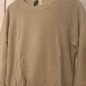 Stickad tröja  - Fin stickad tröja från hm. Köparen står för frakten 