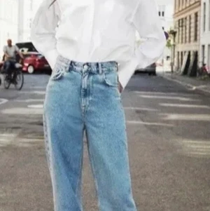 Jeans - Jeans från Zara i modell 90s. Köpta på Plick💙