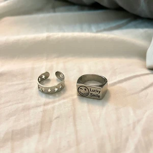 Ringar 🧚🏽🧚🏽🧚🏽 - Säljer dessa otroligt fina ringar för 79kr/st! Ringen med blixtar är ljusteringsbar🧚🏽❤️‍🔥 gör en outfit mycket snyggare med ringar, sjukt snyggt! Bjuder på leveransen🐻